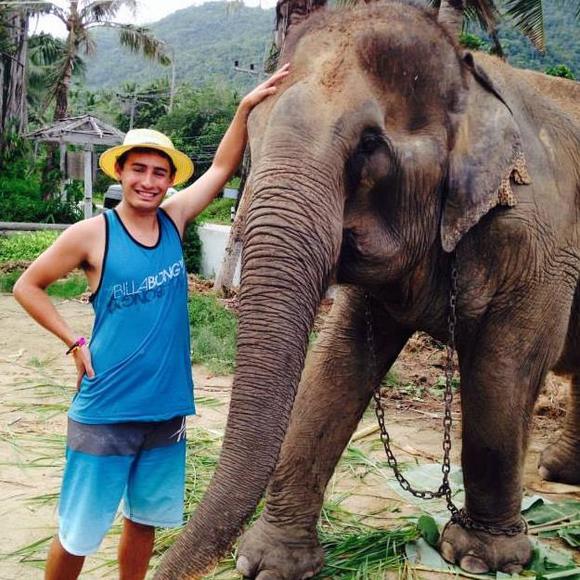 Profile Picture of Robert Mackay (@robertmackay) on Poshmark