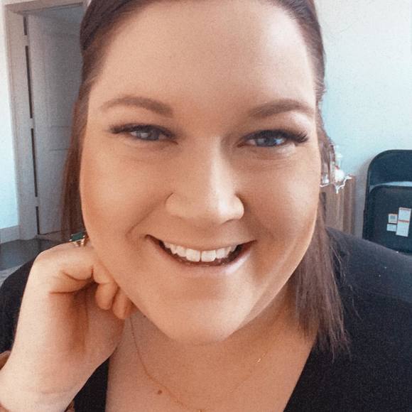 Lydia Moilanen - Poshmark Profile Picture of Lydia Moilanen (@lydiamo22) on Poshmark