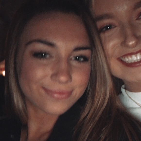 Profile Picture of Lydia Gratwick (@lydiagratwick) on Poshmark