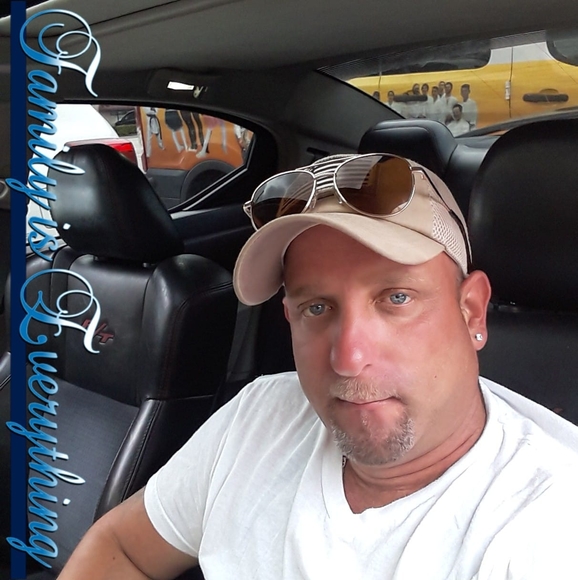 Profile Picture of Michel Enriquez (@michelenriquez) on Poshmark