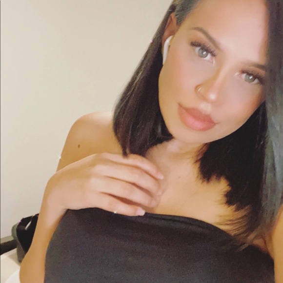 Profile Picture of Daniela Vanegas (@josselinreyes21) on Poshmark