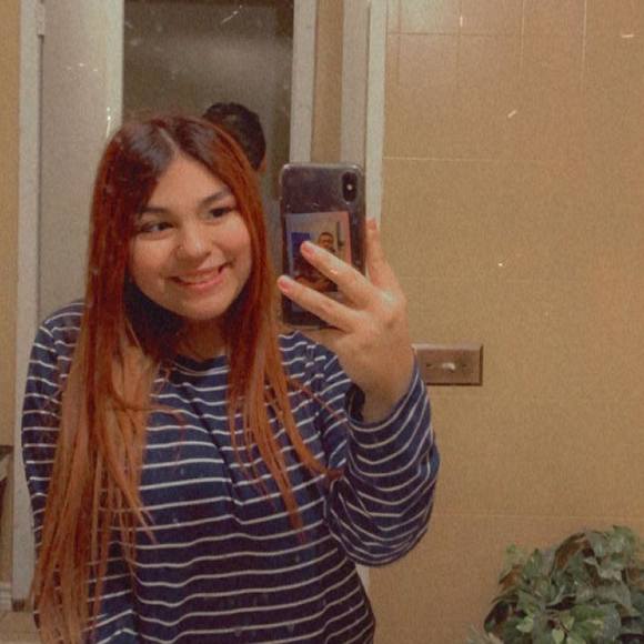 Profile Picture of Courtney Chavera (@courtneychavera) on Poshmark