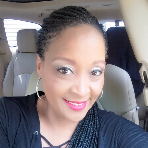 Profile Picture of Loetta Holland (@dippedhoney) on Poshmark