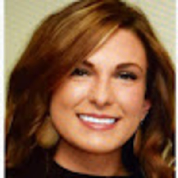 Profile Picture of Julia Eltringham (@juliaeltring713) on Poshmark