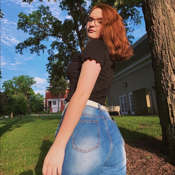 Profile Picture of Rachael Andrews (@rachaela1603) on Poshmark