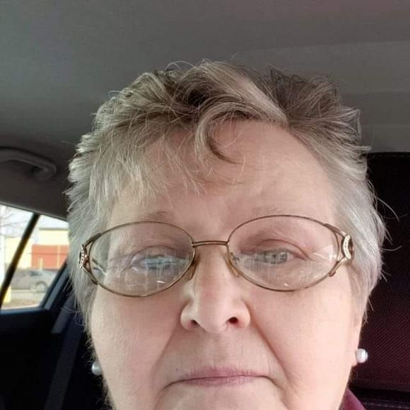 Profile Picture of Flora Stevens (@florastevens) on Poshmark
