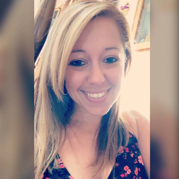 Profile Picture of Amy Richard (@amydee17) on Poshmark