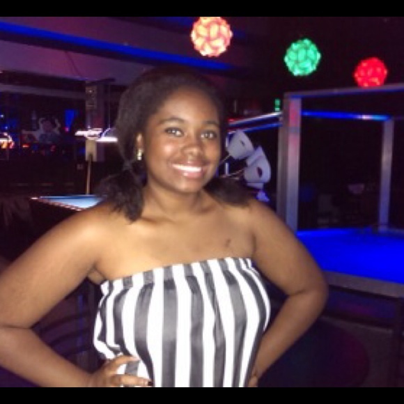 Profile Picture of Alexa Curry (@lex_curry) on Poshmark