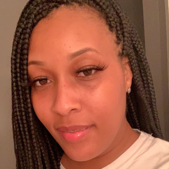 Profile Picture of Rose Stephens (@rosestephens326) on Poshmark