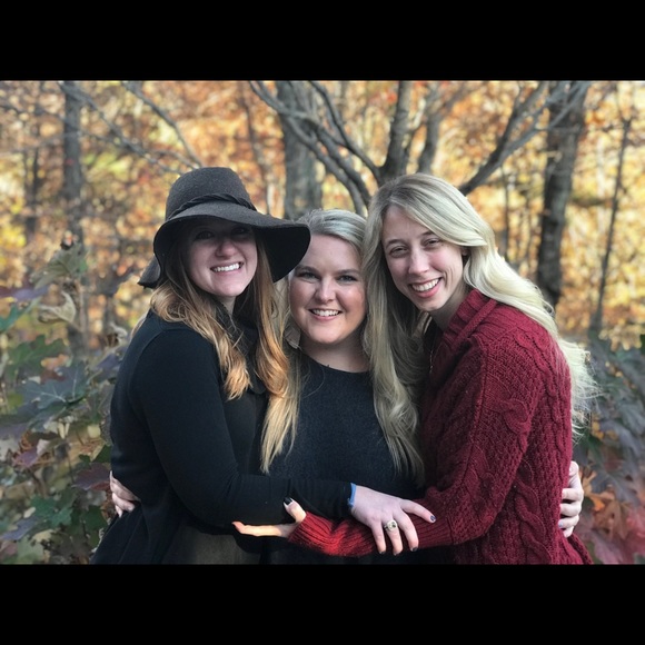Profile Picture of Ali Brown (@browna15) on Poshmark