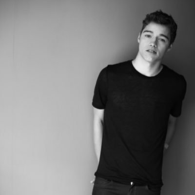 Profile Picture of Kyle (@Kyle__Hernandez) on Twitter