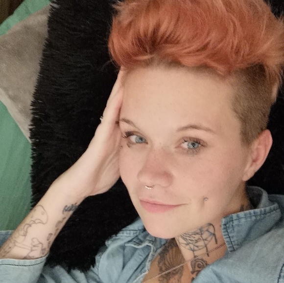 Profile Picture of Jessica Chaput (@lola1991jess) on Poshmark