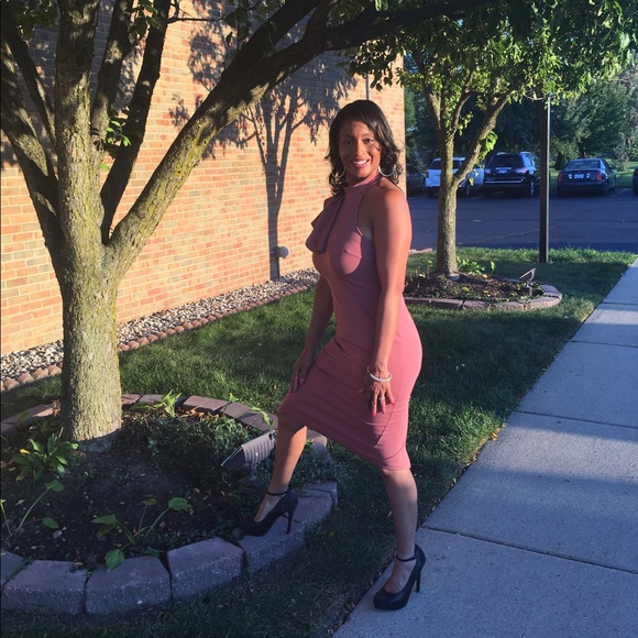 Profile Picture of Pia Nelson (@pnelson320) on Poshmark