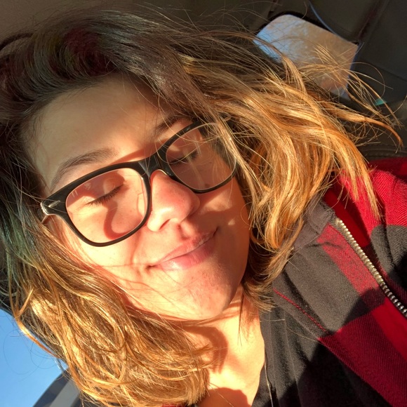 Profile Picture of Chloe Vanlierop (@chloeee_47) on Poshmark
