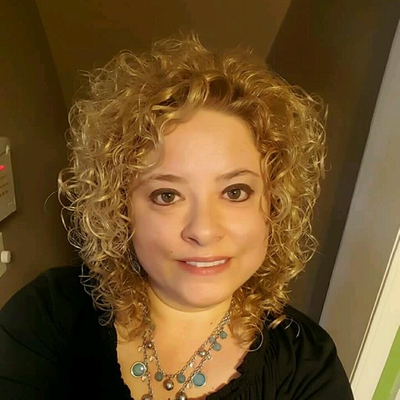 Profile Picture of Kelly Lucas (@krazeekell) on Poshmark