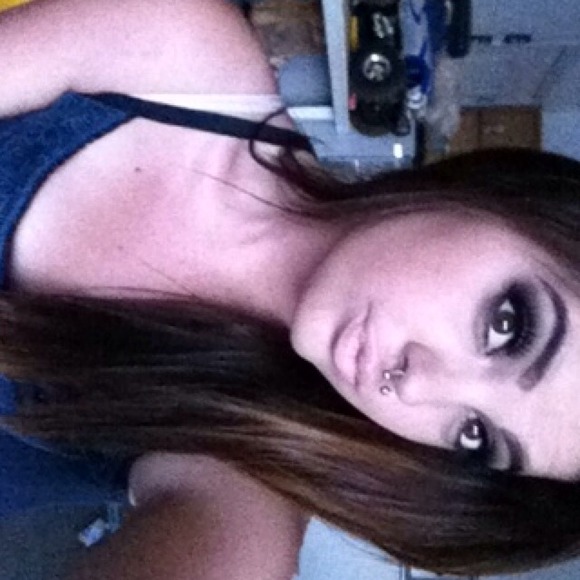 Profile Picture of Baleigh Stickel (@queenbaleigh) on Poshmark