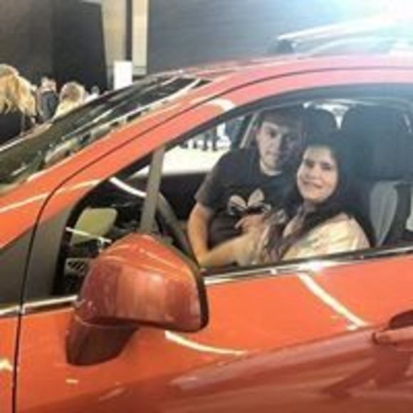 Profile Picture of Lucy Melo (@l_c_melo) on Poshmark