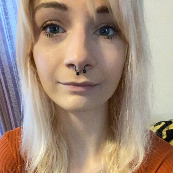 Profile Picture of Amber Wicker (@amberdiane47) on Poshmark