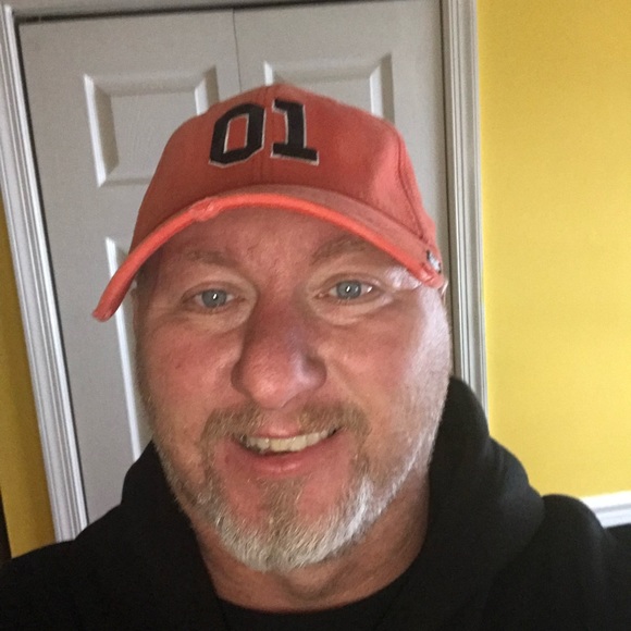 Profile Picture of Robert Shenberger (@r_shenberger) on Poshmark