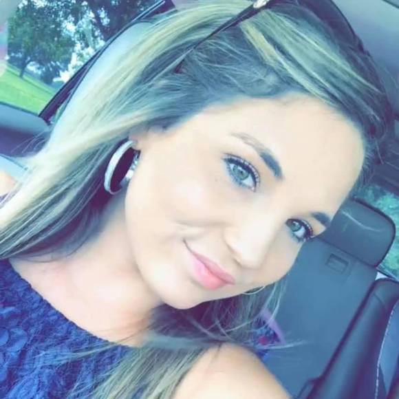 Profile Picture of Jacey Gibson (@doozjezz) on Poshmark