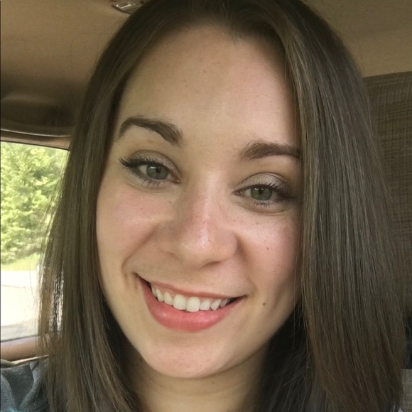 Profile Picture of Nikita Degraaff (@nikita_degraaff) on Poshmark