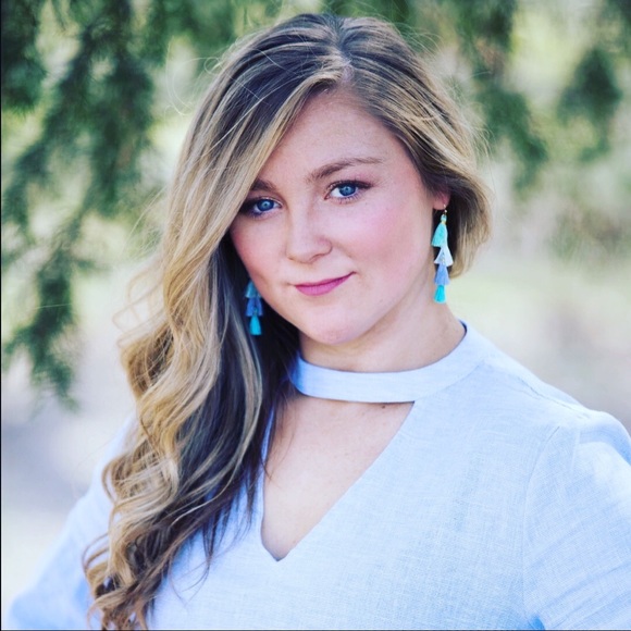 Profile Picture of Kelee Teague (@kelee_t) on Poshmark