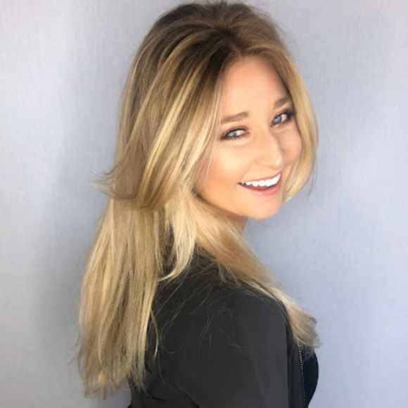 Profile Picture of Jenna Tobin (@jmtobinn) on Poshmark