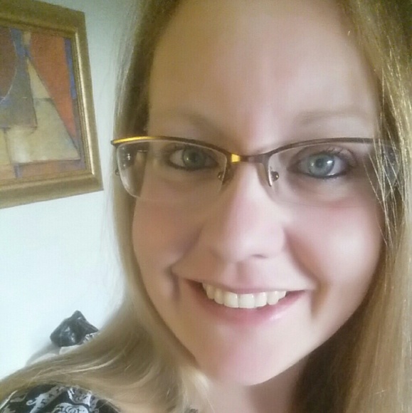 Profile Picture of Christy Kyger (@christygirl1982) on Poshmark