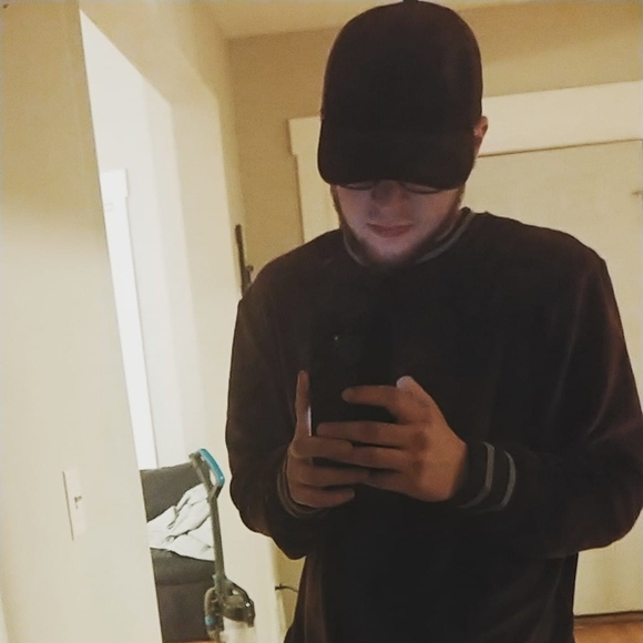 Profile Picture of Nathaniel Brady (@nbrady4135) on Poshmark