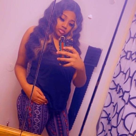 Profile Picture of Key Key (@kaytolbert22) on Poshmark