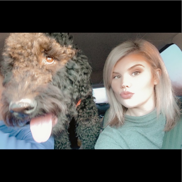 Profile Picture of Michaela Downing (@mdowningxo) on Poshmark