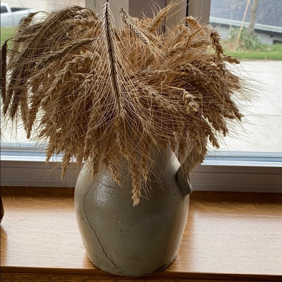 Profile Picture of Donna Hull (@elmere214) on Poshmark