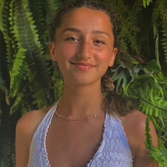 Taylor Bertman - Poshmark Profile Picture of Taylor Bertman (@taylorbertman) on Poshmark