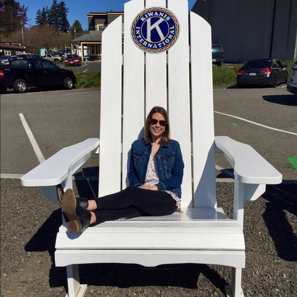 Profile Picture of Stephanie Kohnke (@stephaniekohnke) on Poshmark