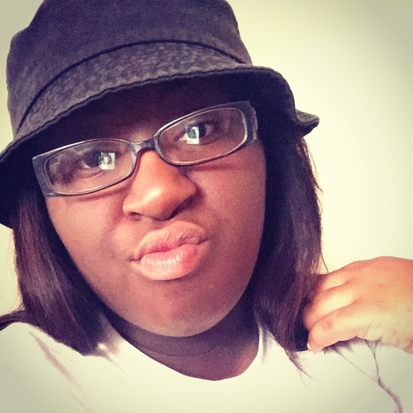 Profile Picture of Sharelle Jackson (@shayherenow) on Poshmark