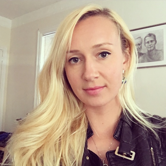 Profile Picture of Viktoryia Adamik (@viktoryiaadamik) on Poshmark
