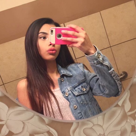 Profile Picture of Angela Padierna (@xoxoangiie380) on Poshmark