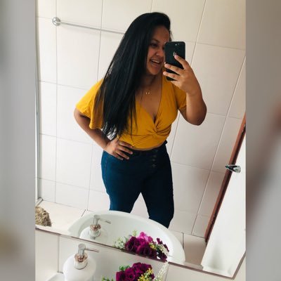 Profile Picture of Deborah Fonseca (@DehHeloisa21) on Twitter