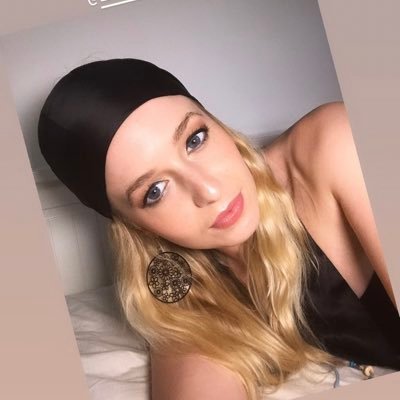 Profile Picture of Holli Dempsey (@@HolliDee) on Twitter