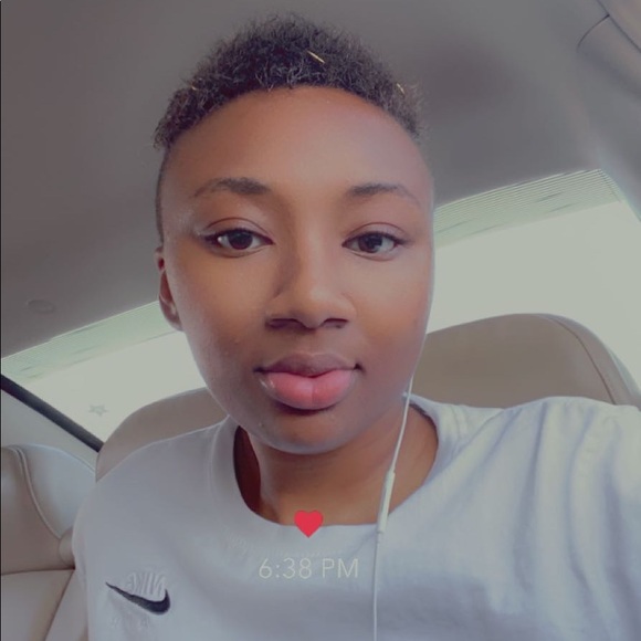 Profile Picture of Alexia Alexander (@alexiaaka16) on Poshmark