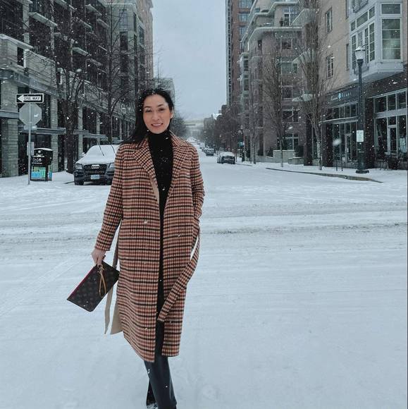 Profile Picture of Kim Huynh (@thoa_huynh82) on Poshmark