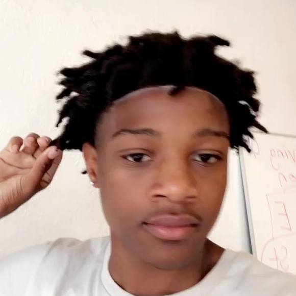 Profile Picture of Shoun Shoun (@shounshoun) on Poshmark