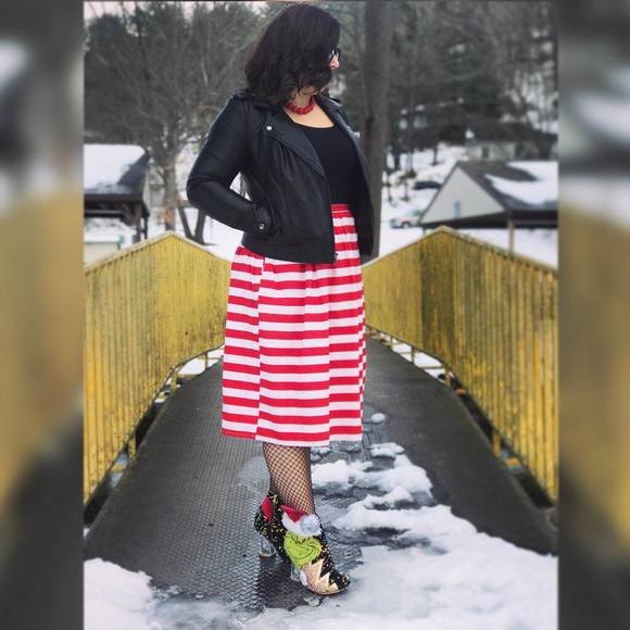 Profile Picture of Kari Walbert (@2irregularchoic) on Poshmark