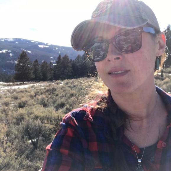 Profile Picture of Rachel Agnew (@girlybob) on Poshmark