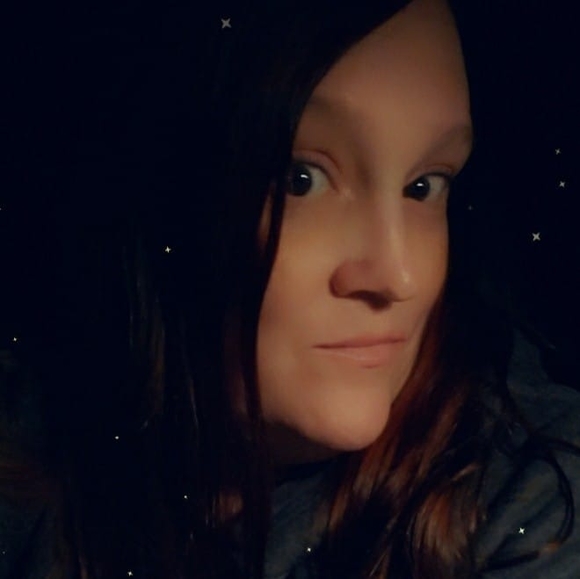 Profile Picture of Laura Matteson (@lama3737) on Poshmark