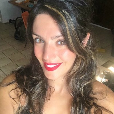 Profile Picture of Elizabeth Reinhart (@lizmartins84) on Twitter