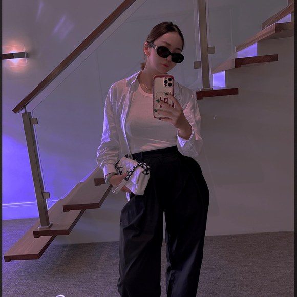 Profile Picture of Eva Chen (@evasky9) on Poshmark