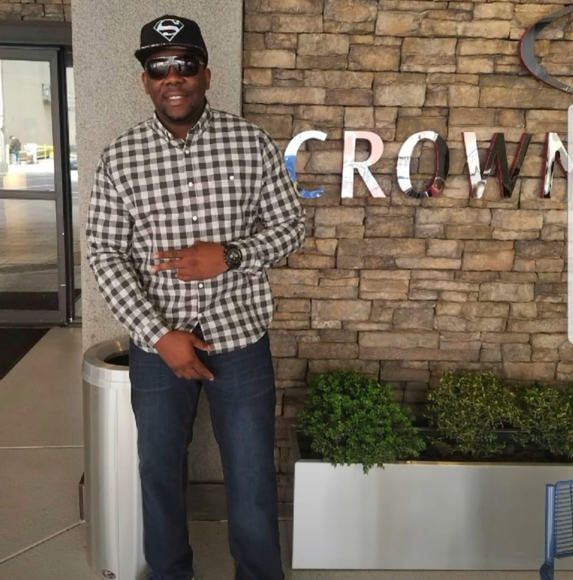 Deeluxx Obewu - Poshmark Profile Picture of Deeluxx Obewu (@davidueke) on Poshmark