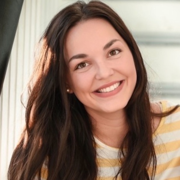 Profile Picture of Carleigh Regan (@carleighlregan) on Poshmark