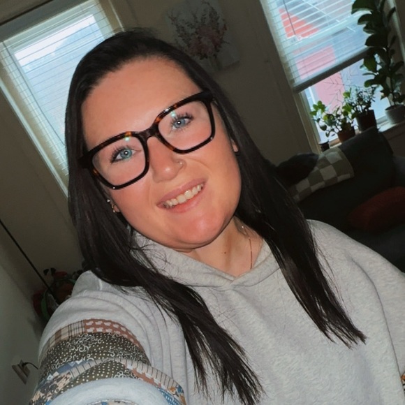 Profile Picture of Kim Coonradt (@kcoon21) on Poshmark